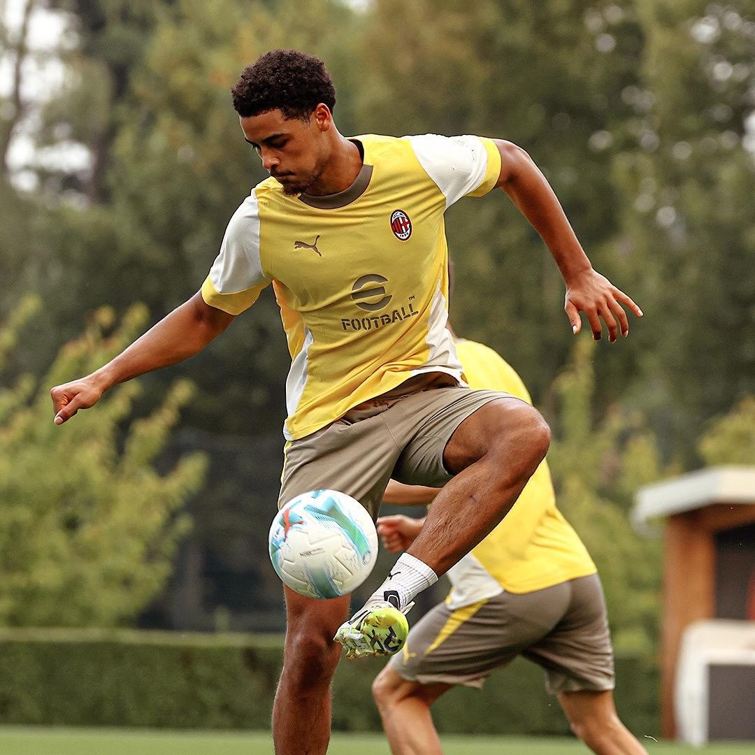 米兰体育中国官网 今晚AC米兰绝杀压哨窗口期国际米兰备战意甲，现场解说直呼：JackeyLove在MAD比赛中大胜